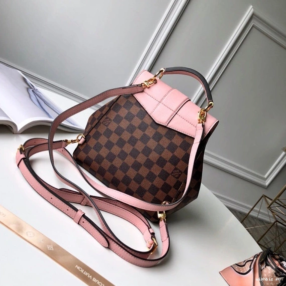 WIS Backpack CHANELapton Vuitton Louis 0816